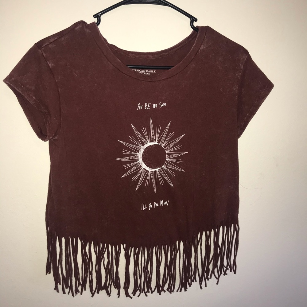 Fringed maroon t-shirt.